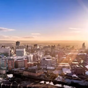 30429_LRR_MEN_ManchesterSkyline_03jpeg